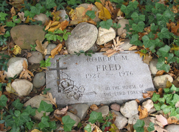 Robert M Fred Grave Marker