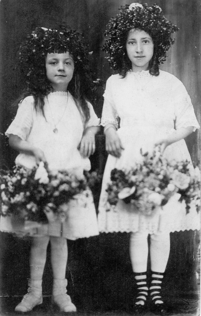Vera & Idonnah Conville (Huntington Beach CA, 1913